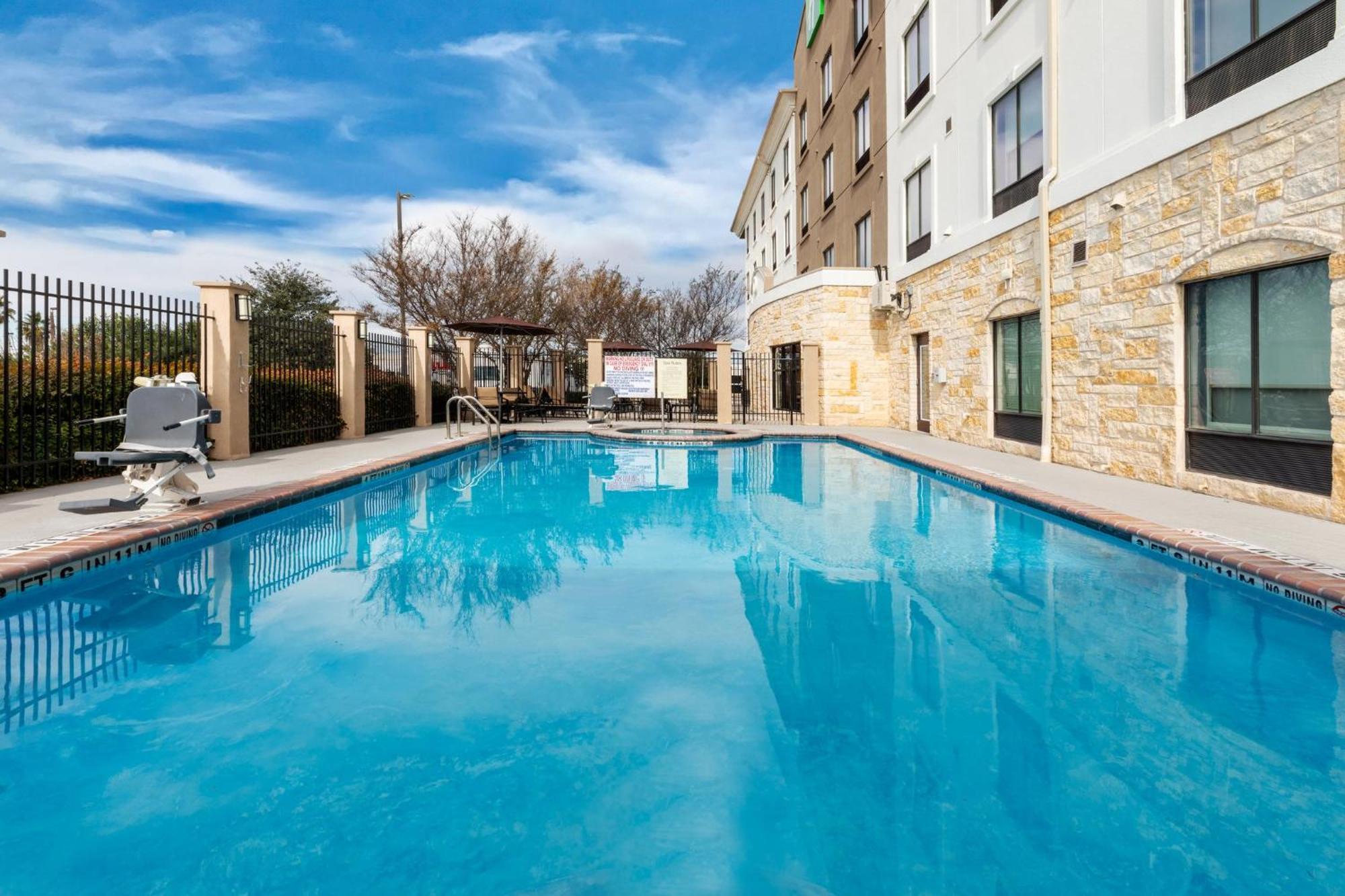 Holiday Inn Express & Suites Del Rio By Ihg Dış mekan fotoğraf